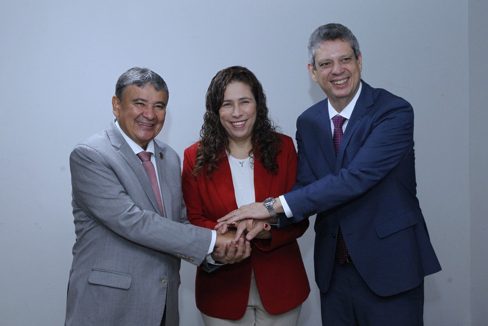 Representantes de diferentes esferas de governo e órgãos públicos se reúnem durante o evento, simbolizando o fortalecimento da parceria institucional e da cooperação federativa na gestão de transferências da União. Foto: Adalberto Marques 