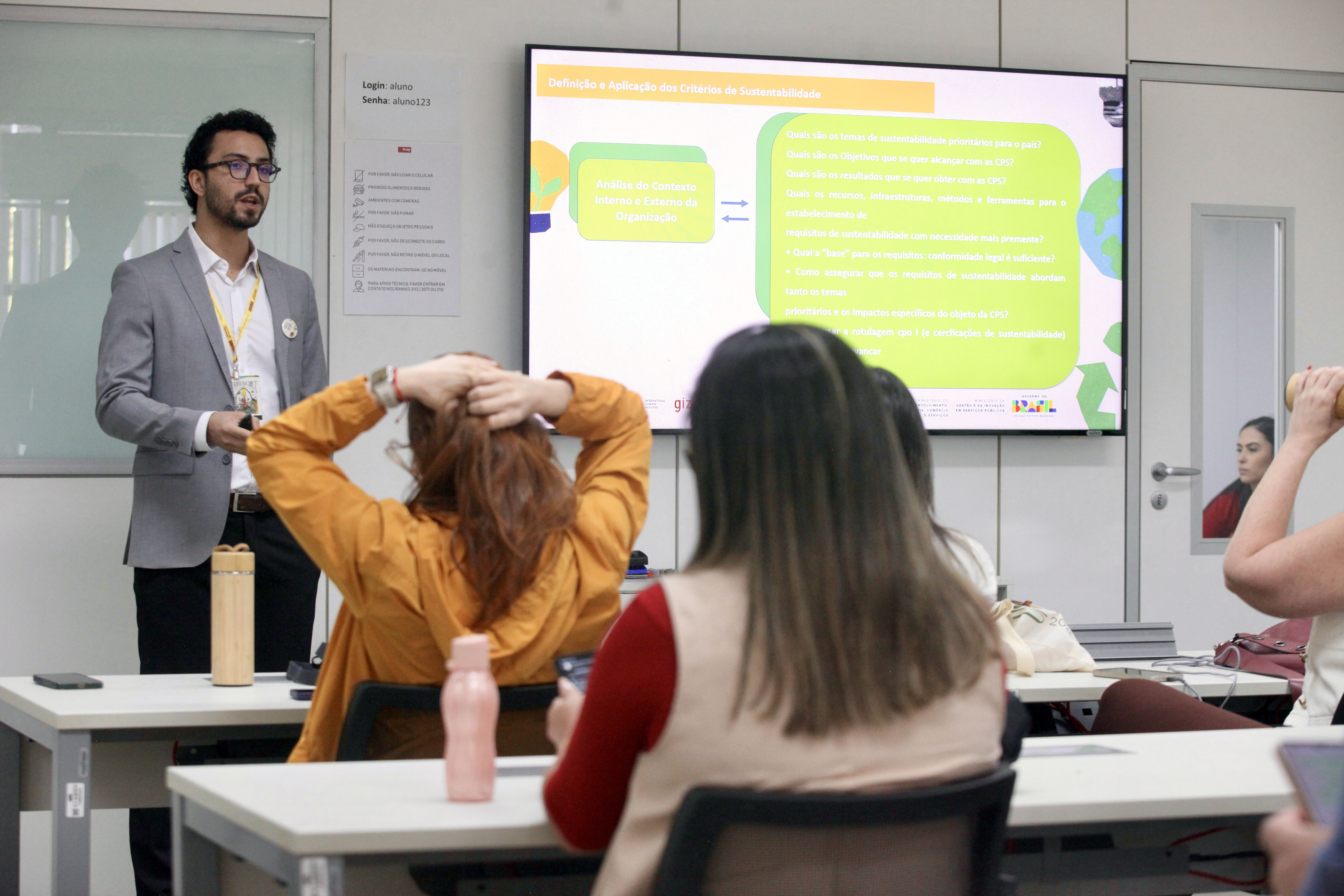 Apresentação do Guia para definição e aplicação de critérios de sustentabilidade nas compras públicas”, desenvolvido pelo MGI. Foto: André Corrêa.