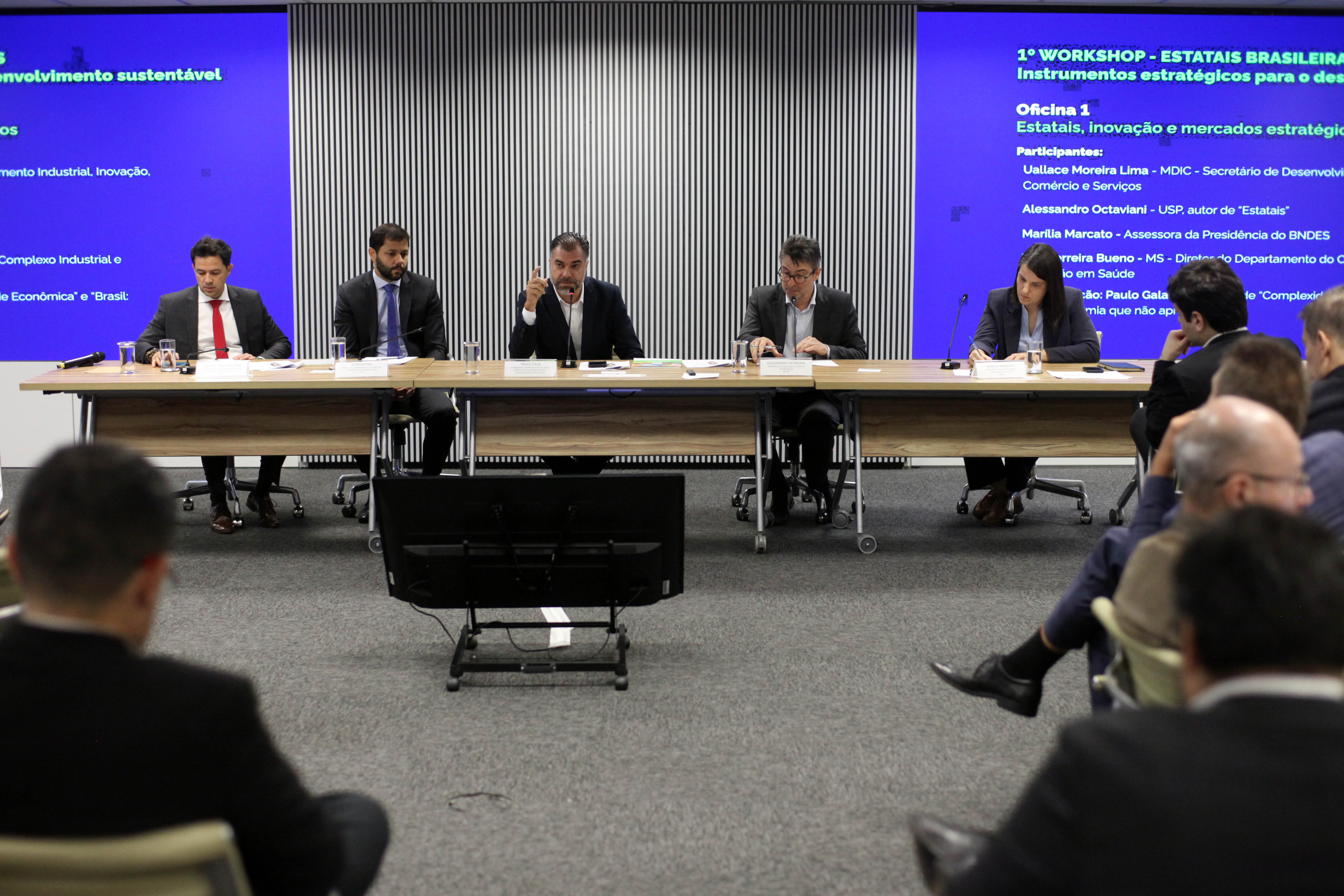 Oficina da manhã foi coordenada pelo professor Paulo Gala, da FGV. Foto: André Corrêa