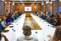 Ministra Esther Dweck apresenta plano brasileiro de IA em agenda estratégica na Índia