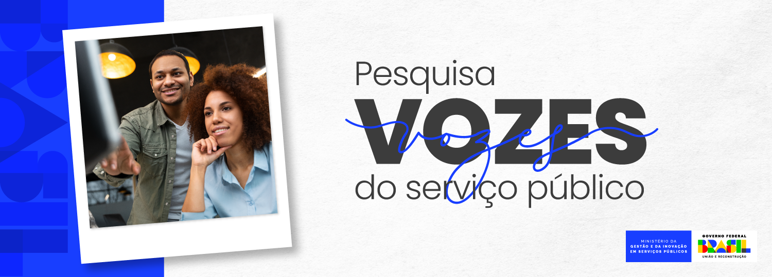 A imagem apresenta um convite para participar de uma pesquisa chamada "Vozes do serviço público". No design, há uma foto de duas pessoas, um homem e uma mulher, que parecem estar interagindo com um dispositivo, possivelmente um computador. O homem está sorrindo e a mulher parece pensativa.  O texto destaca a importância da pesquisa e informa que a participação pode ser feita até o dia01 de dezembro. Também menciona que é possível acessar a pesquisa pelo aplicativo do site sougov.br. No canto superior direito, há um logotipo do governo federal do Brasil, indicando que a pesquisa é promovida pelo Ministério da Gestão e da Inovação em Serviços Públicos.