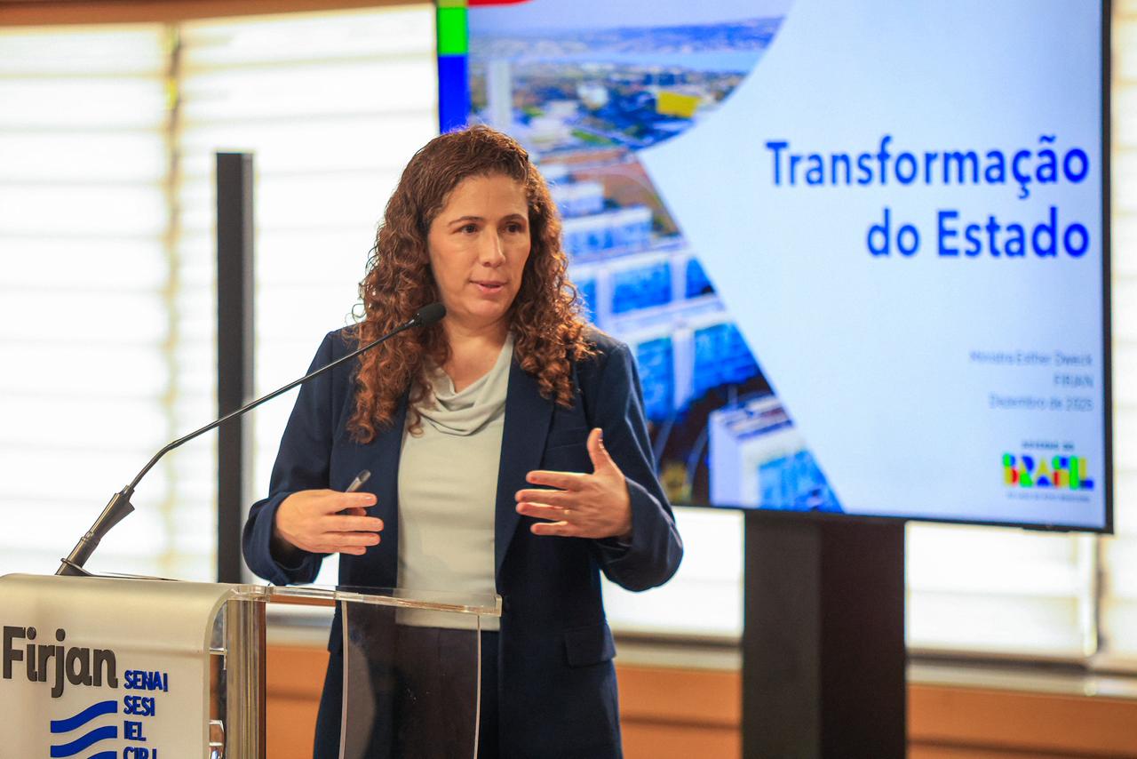 Ministra da Gestão, Esther Dweck destaca retomada do crescimento com inclusão social em encontro com empresários da Firjan