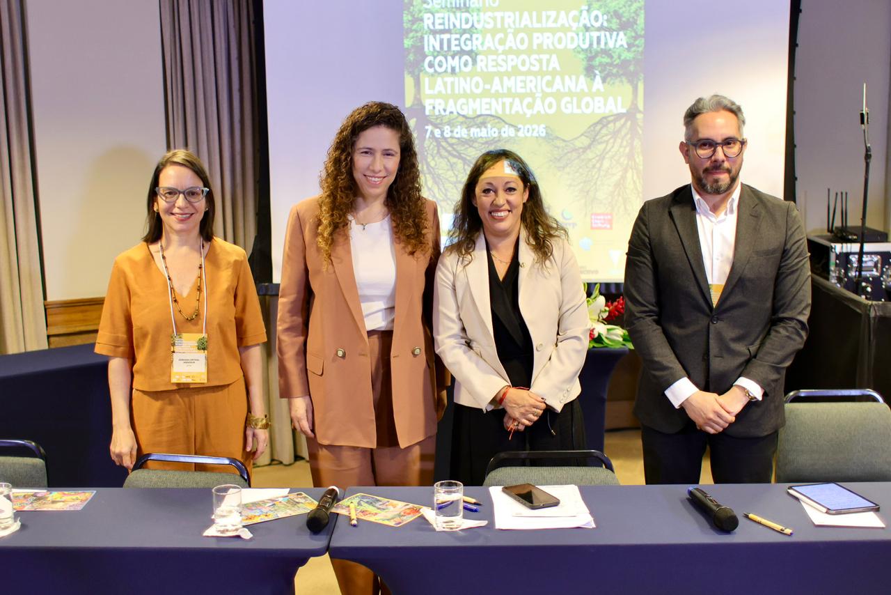 Esther Dweck defende infraestrutura pública digital e compras governamentais como caminhos para aproximar América Latina