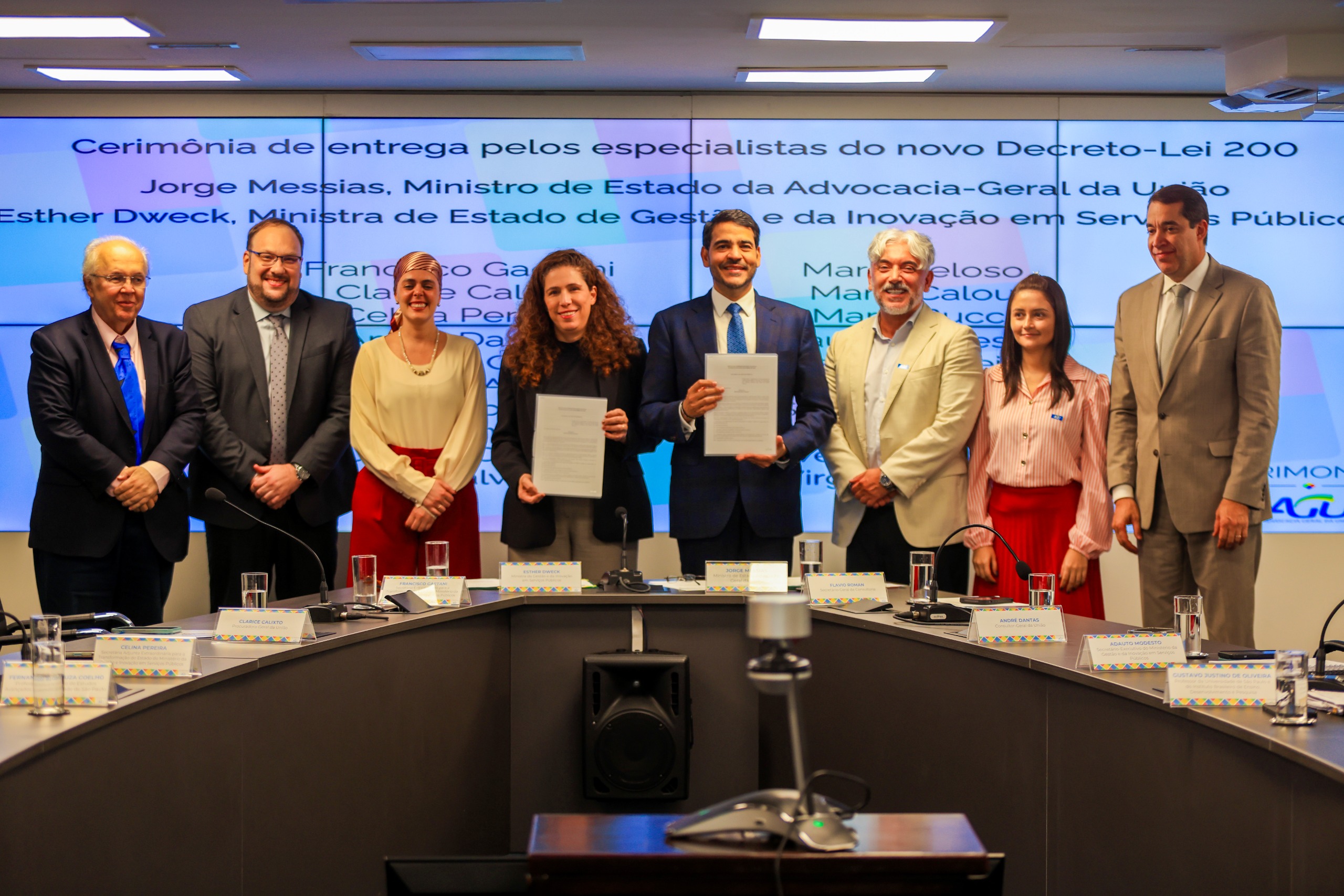 Comissão de especialistas entrega ao governo proposta de Lei Geral da Gestão Pública