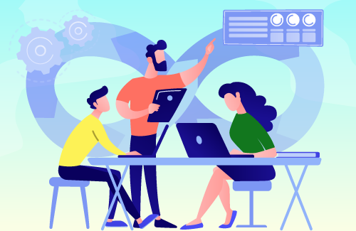 Dois homens e uma mulher com tablet e notebook em uma mesa conversando