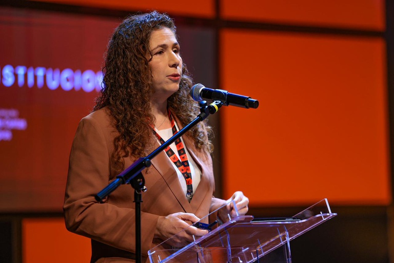 Esther Dweck defende desenvolvimento da inteligência artificial com regulação, inclusão e soberania digital