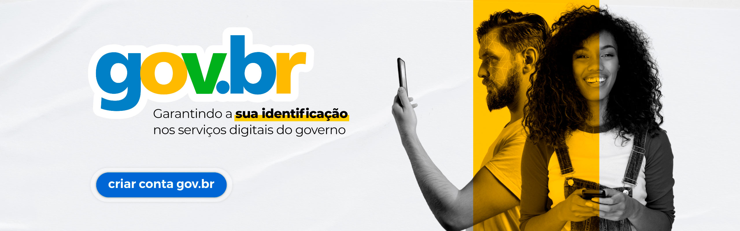 Logo GOV.BR e o texto: garantindo a sua identificação nos serviços digitais do governo. À esquerda, moça sorri segurando celular e rapaz simula a identificação facial. Texto: Criar conta gov.br