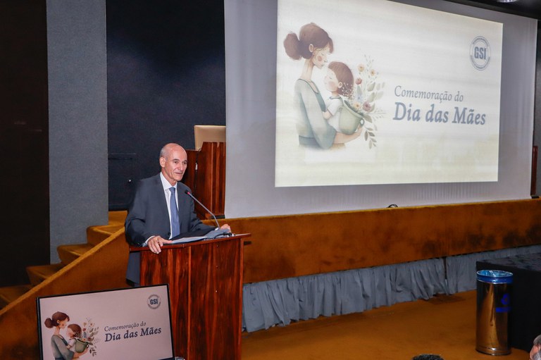 Ministro Amaro durante evento em homenagem às mães