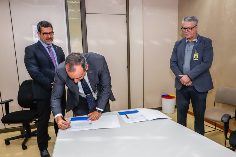 Assinatura do Secretário-Executivo 