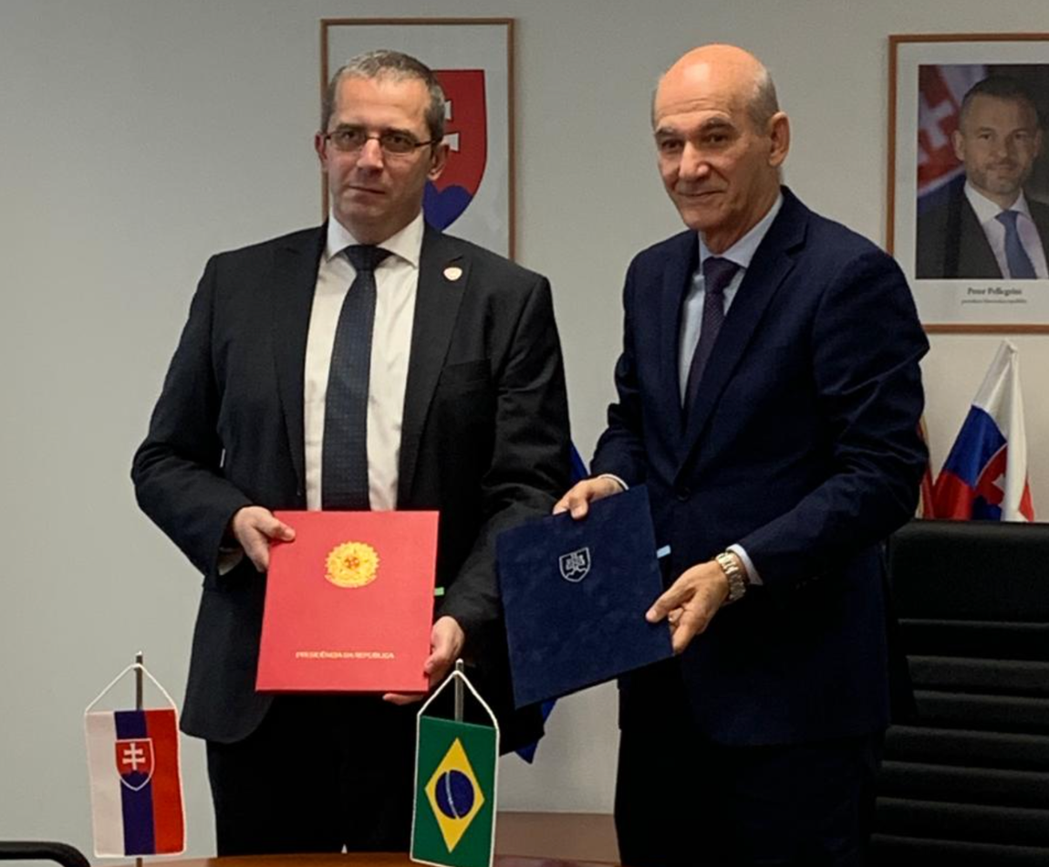 Assinatura do Memorando de Entendimento sobre Cooperação em Segurança Cibernética entre Brasil e Eslováquia