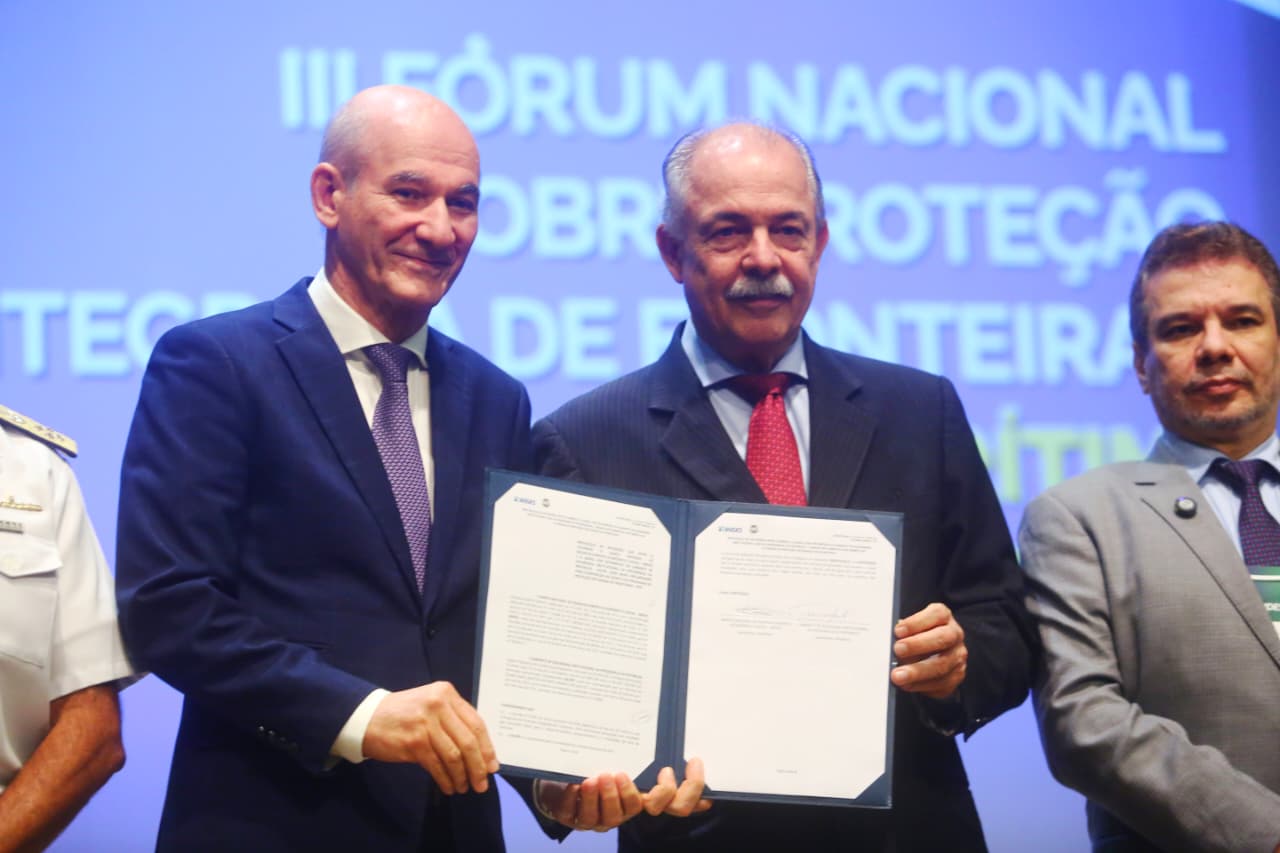 GSI e BNDES assinam protocolo para ampliar investimentos em proteção da fronteira marítima