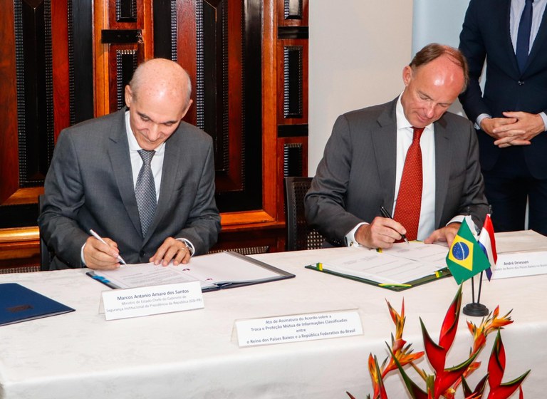 Ministro do GSI e embaixados dos Países Baixos assinam acordo