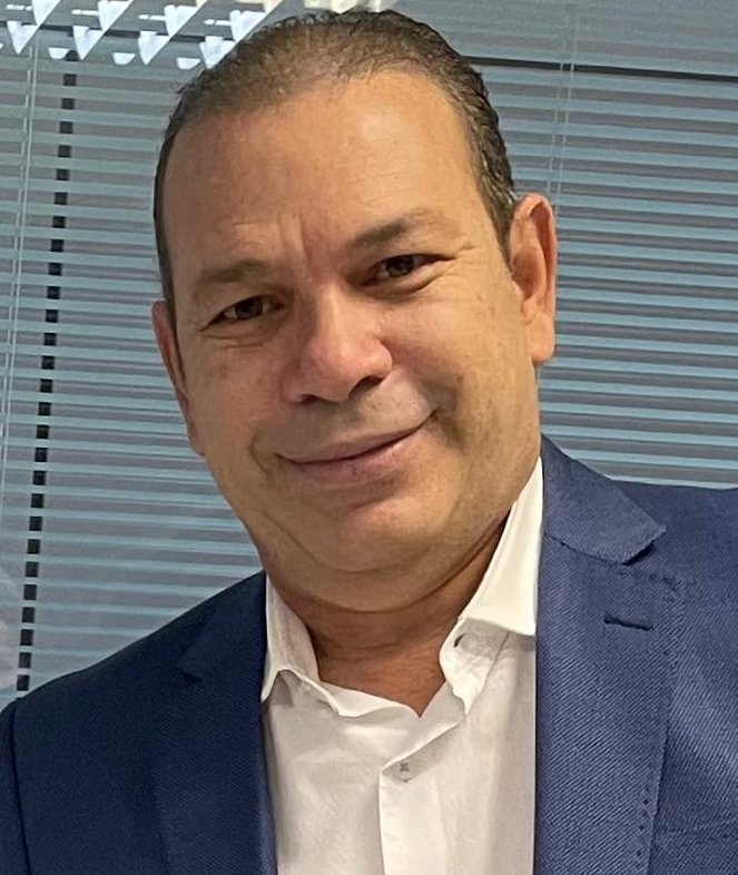 Servidor Civil Médico Alexandre José Oliveira de OMENA