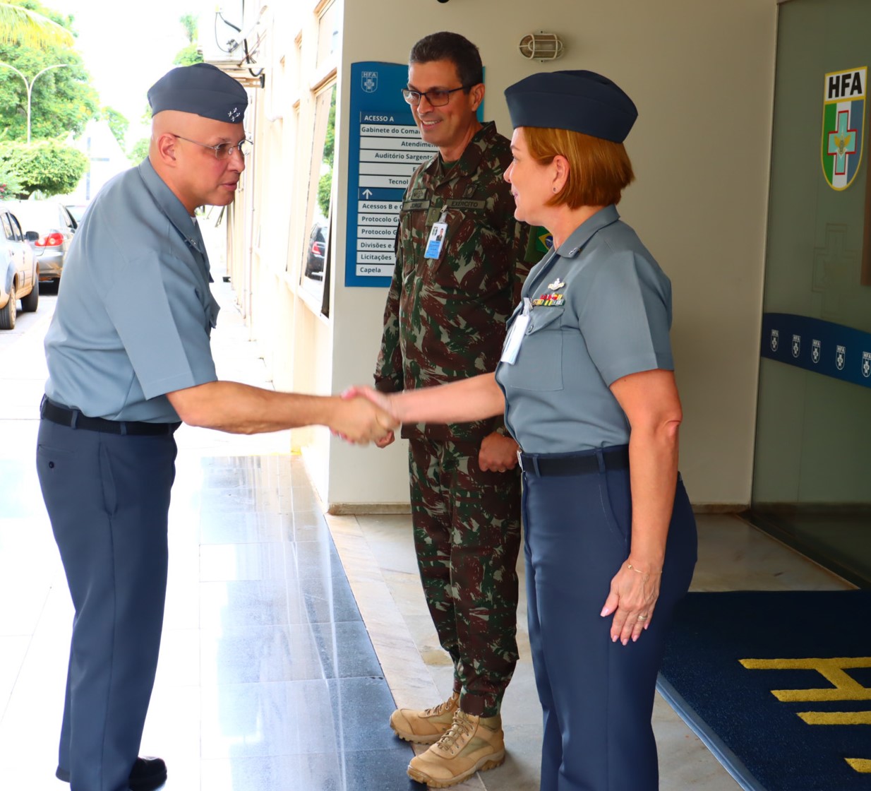 Chefe de Educação e Cultura do Ministério da Defesa realiza visita ao HFA