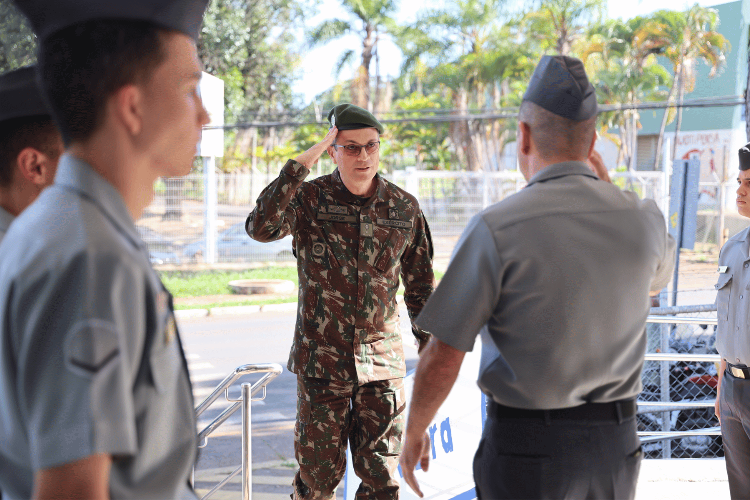 Gen Div Jorge em visita institucional ao Hospital Naval de Brasília
