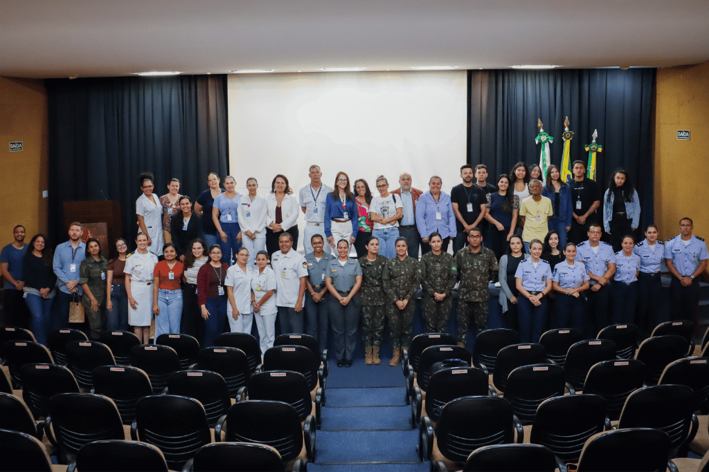 Foto dos participantes do evento.