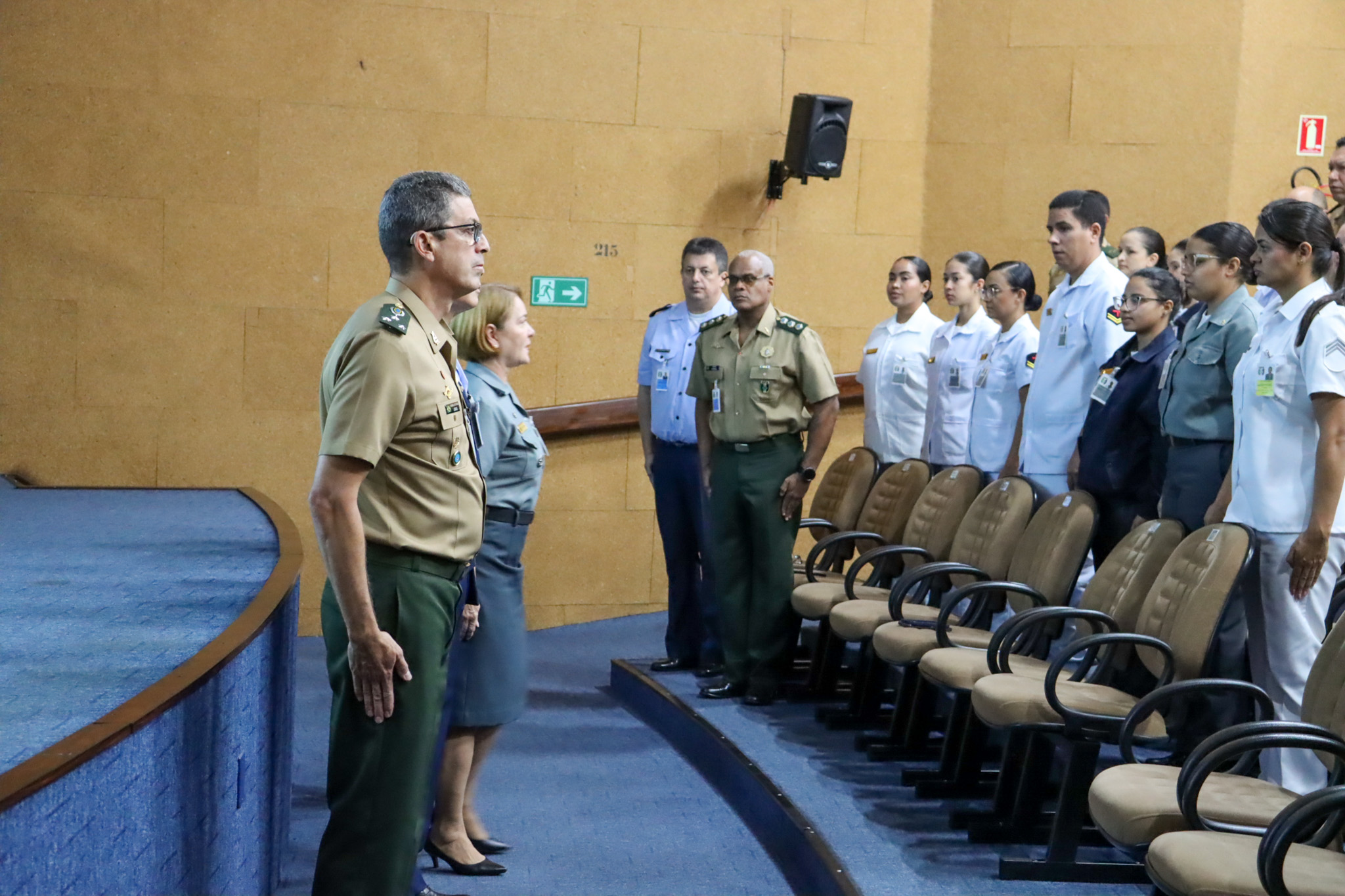 Comandante Logístico abrindo a reunião