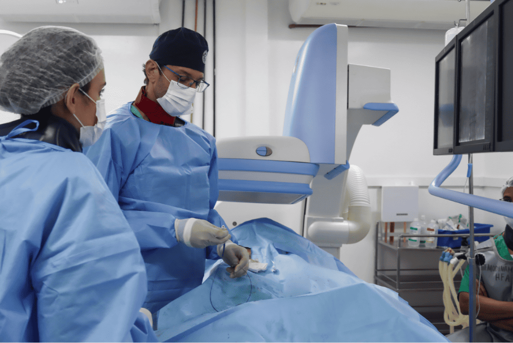 O primeiro procedimento de embolização de tumor empático do HFA