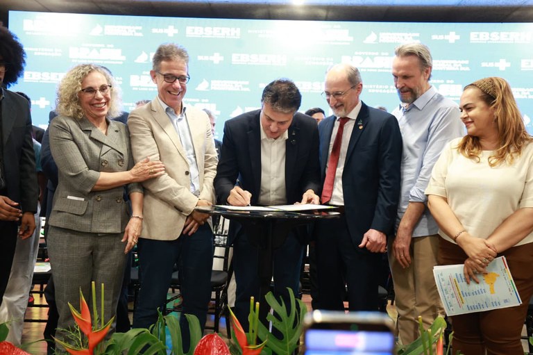 09122025 ebserh assinatura act chapecó (1a)