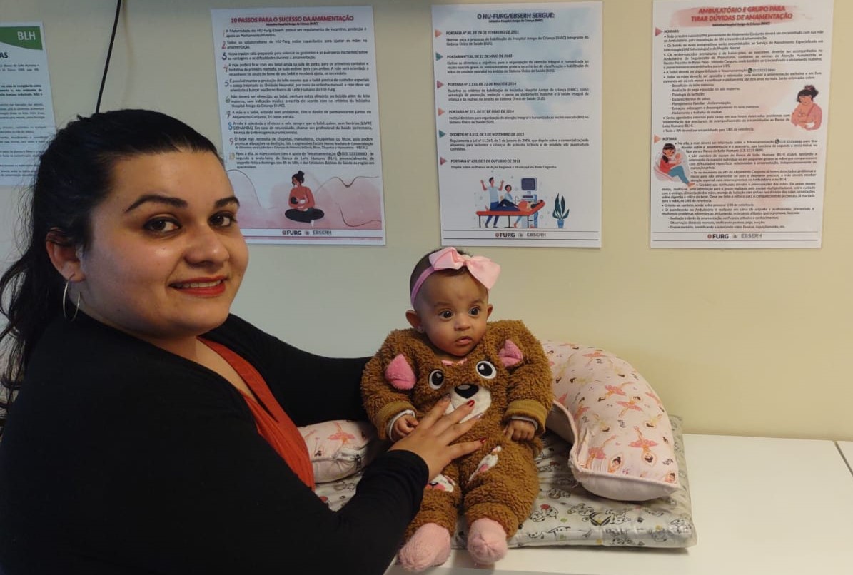 A história de Karoline e Rafaela destaca a importância da amamentação na prevenção de alergias alimentares em recém-nascidos.