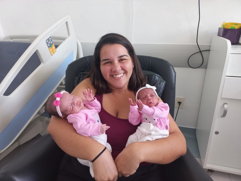 14112023 Atendimento humanizado e avanços na medicina possibilitam melhoras no desenvolvimento de bebês nascidos entre 22 e 30 semanas - Ana Clara e Maria Luiza 2.jpeg