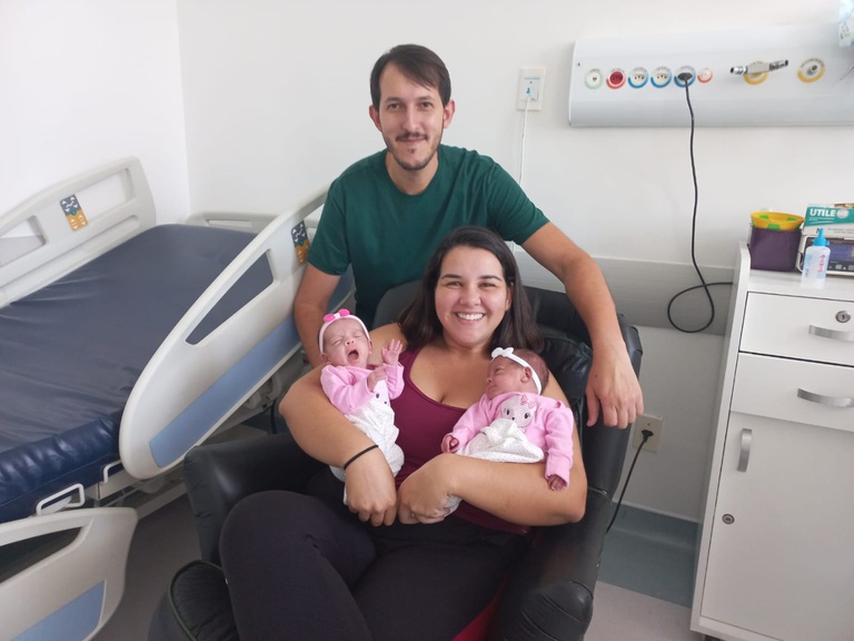 14112023 Atendimento humanizado e avanços na medicina possibilitam melhoras no desenvolvimento de bebês nascidos entre 22 e 30 semanas - Ana Clara e Maria Luiza.jpeg