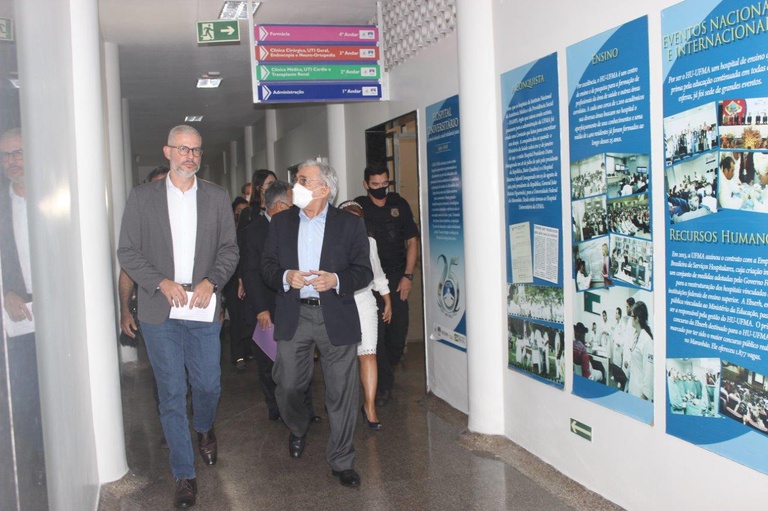 20052022 visita ministro hu-ufma (4).jpg