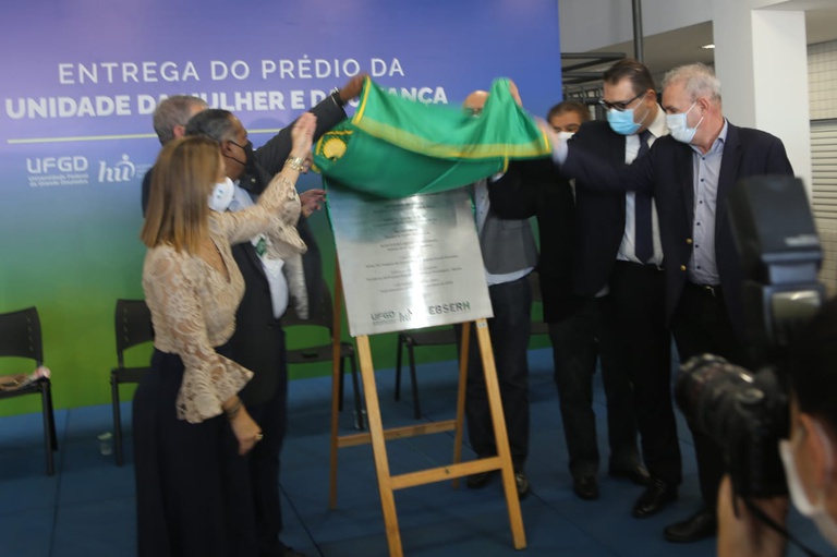 08032021 entrega obra hu-ufgd (3).jpeg