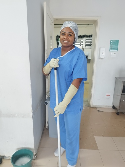Tatiane da Conceição Rocha está na equipe de higiene e limpeza das enfermarias do HU Santa Catarina