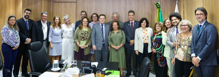 a-ministra-da-sade-nisia-trindade-durante-reunio-com-arthur-chioro-presidente-da-ebserh-braslia-13042023-fotos-walterson-rosams_52815124026_o.jpg