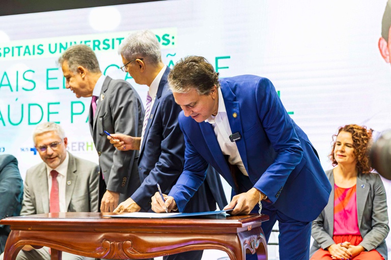 06-06-2024 Assinatura UFRJ-16.jpg