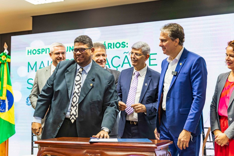 06-06-2024 Assinatura UFRJ-21.jpg