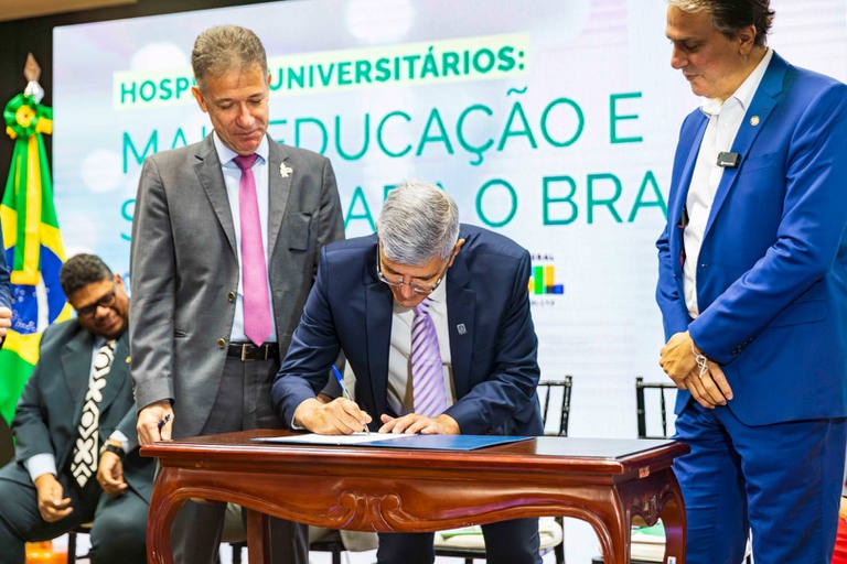 06-06-2024 Assinatura UFRJ-7.jpg