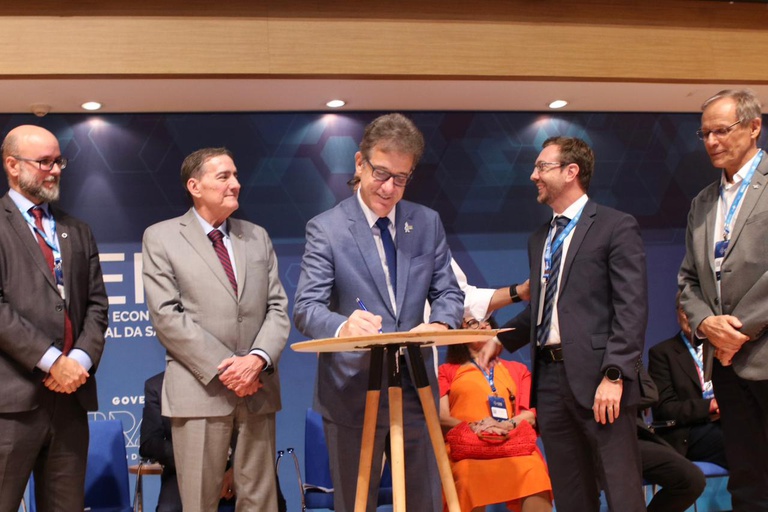 24112025 ebserh assinatura act tecnologi (0b).jpeg