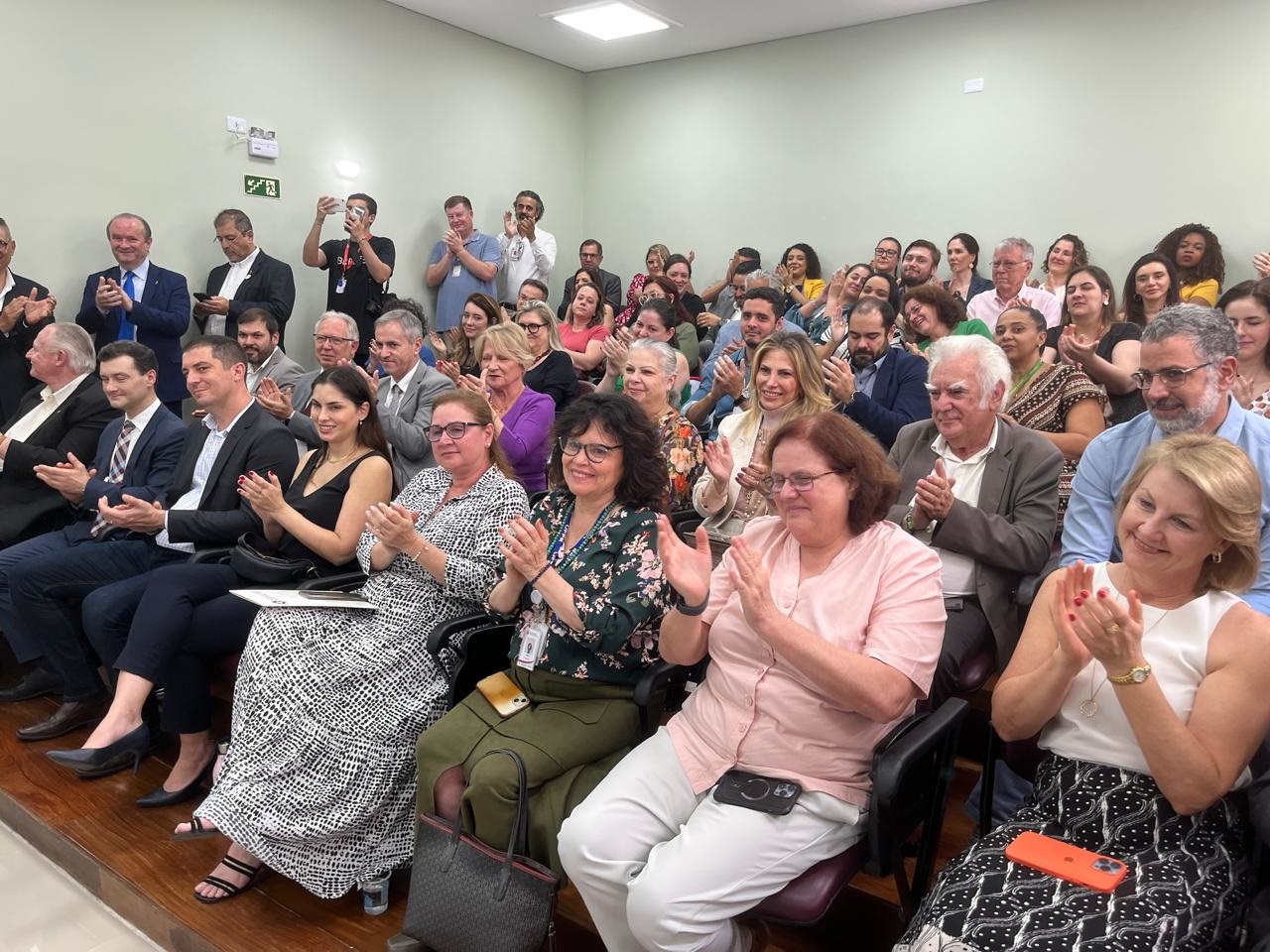 Cerimônia de reinauguração da unidade Victor Ferreira do Amaral