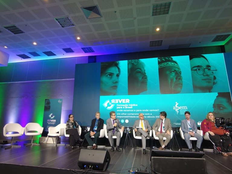 12082025 ebserh debate formação médica (0).JPG