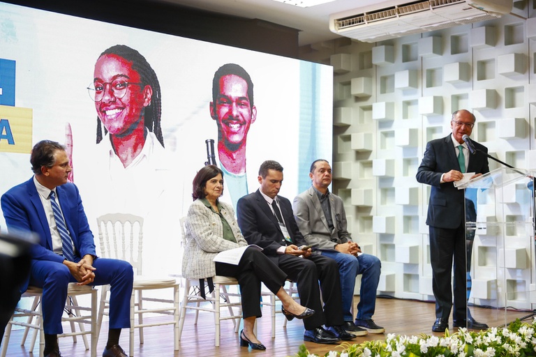 17072024 ebserh posse comissão nacional de residência 7.jpg