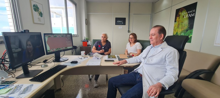 Gestores do HUGV-Ufam acompanhando o evento Ebserh com Elas.jpeg