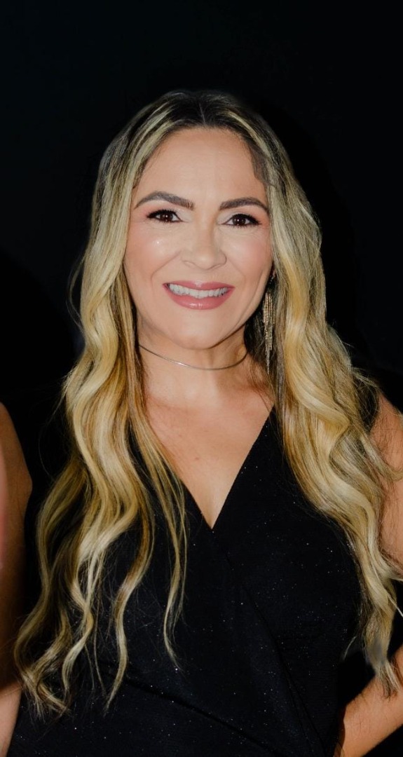 A artesã Rithianna Pereira, de 40 anos, está entre as mais de 7 milhões de mulheres que enfrentam a endometriose no Brasil, de acordo com estimativas do Ministério da Saúde.
