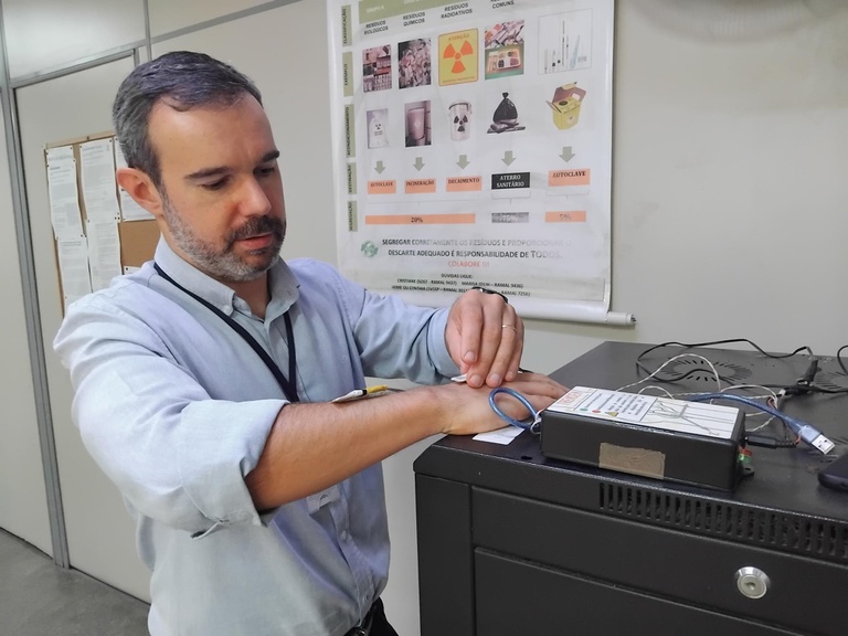 04062025 ebserh huap-uff equipamentos qeeg tremsen 1