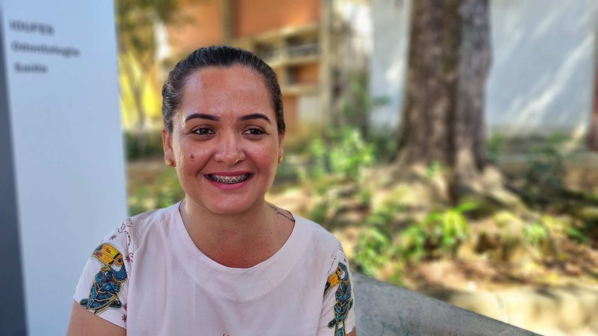 Charlene Ferreira, recepcionista