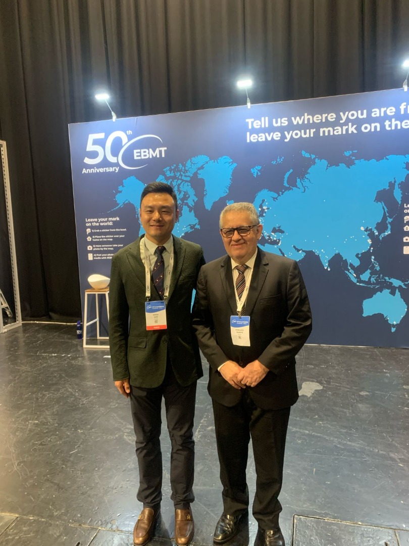 Além do capítulo do livro lançado na 50ª Reunião Anual da EBMT, o chefe do Serviço de TMO do HUWC, Fernando Barroso, apresentou três trabalhos no evento.