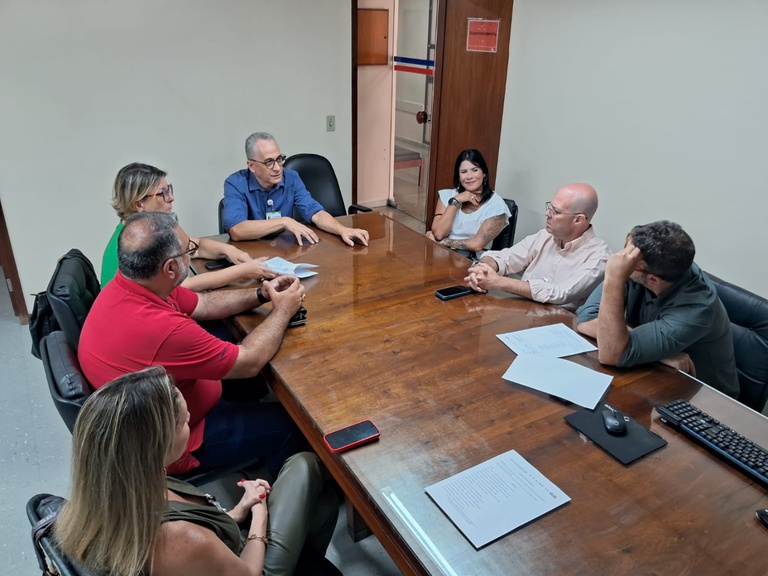 Comitiva visitou as instalações e conheceu de perto áreas e processos específicos.