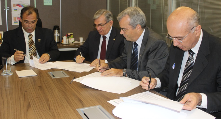 assinatura_contratos_170113.jpg