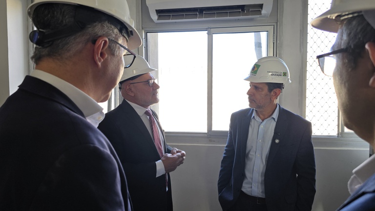 26082026 hubrasil hc-ufpe visita ministro educação (6).jpg