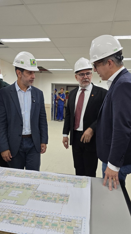 26082026 hubrasil hc-ufpe visita ministro educação (9).jpg