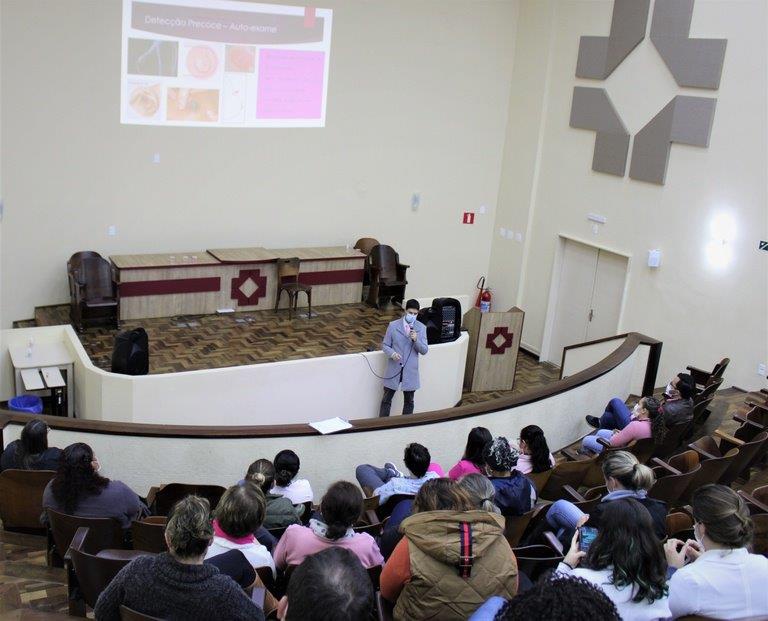 Outubro Rosa- Ação do CHC-UFPR.jpg