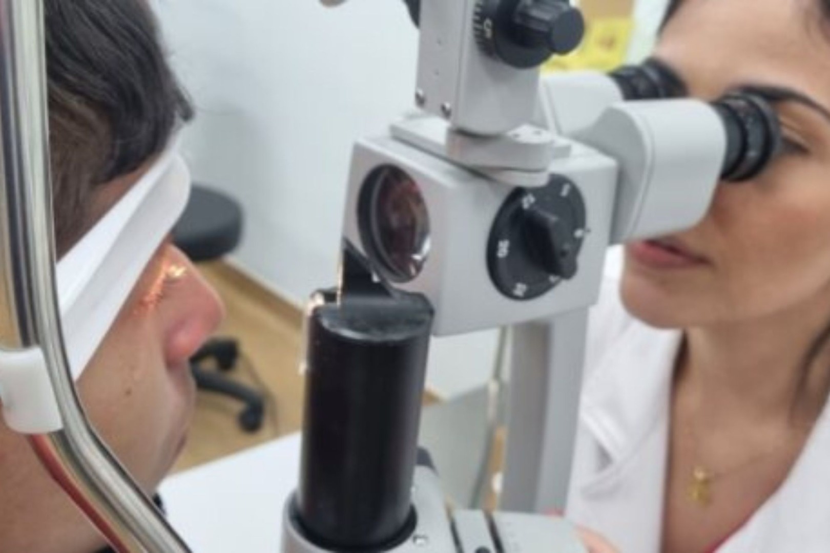 A avaliação oftalmológica regular é fundamental para o diagnóstico do ceratocone