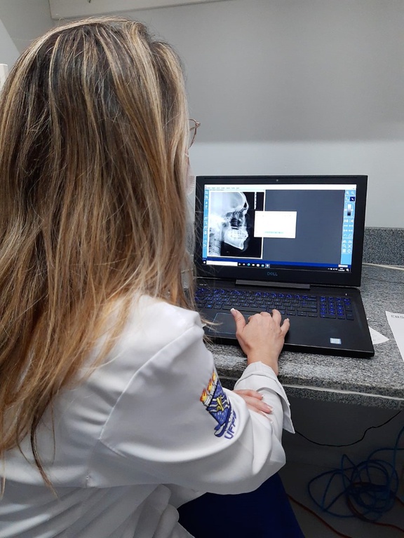 01.06.2022 _ HULW inaugura raio X panorâmico digital na odontologia (3).jpeg