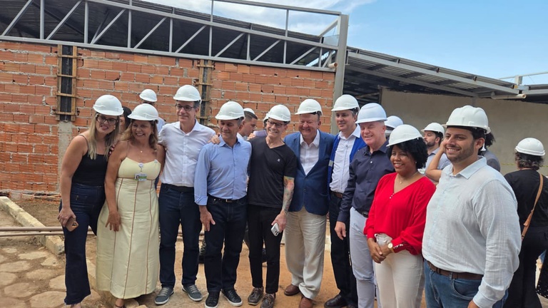 Visita às obras no Hucam.jpeg